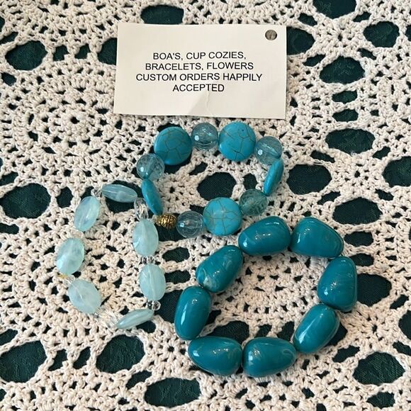 NWT 3 handmade Angelas Designs stretchy brackets turquoise and clear beads - Picture 4 of 8